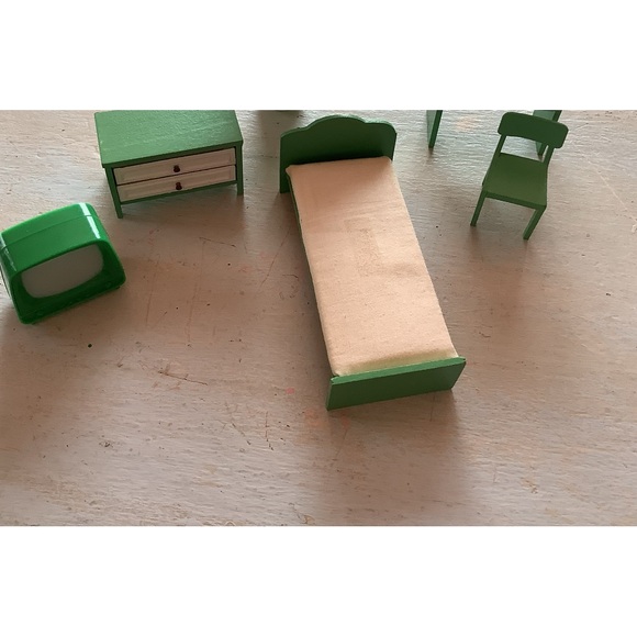 Doll house furniture..unique in color and shape - Picture 3 of 3